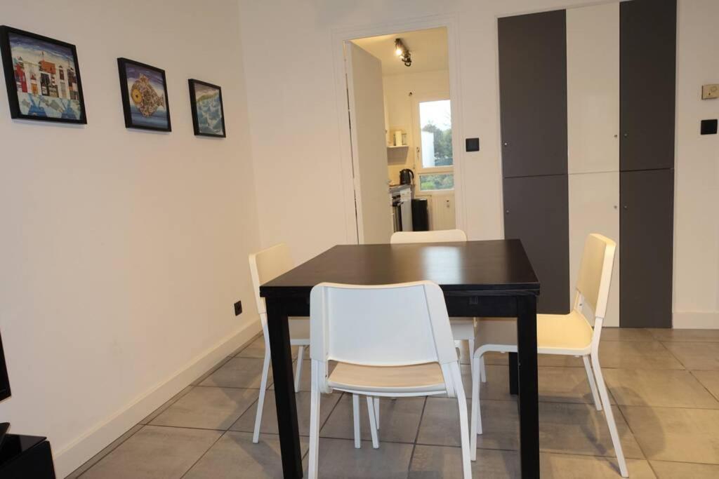 La Poterie - Appartement Avec Balcon Et Parking Prive Quimper Bagian luar foto