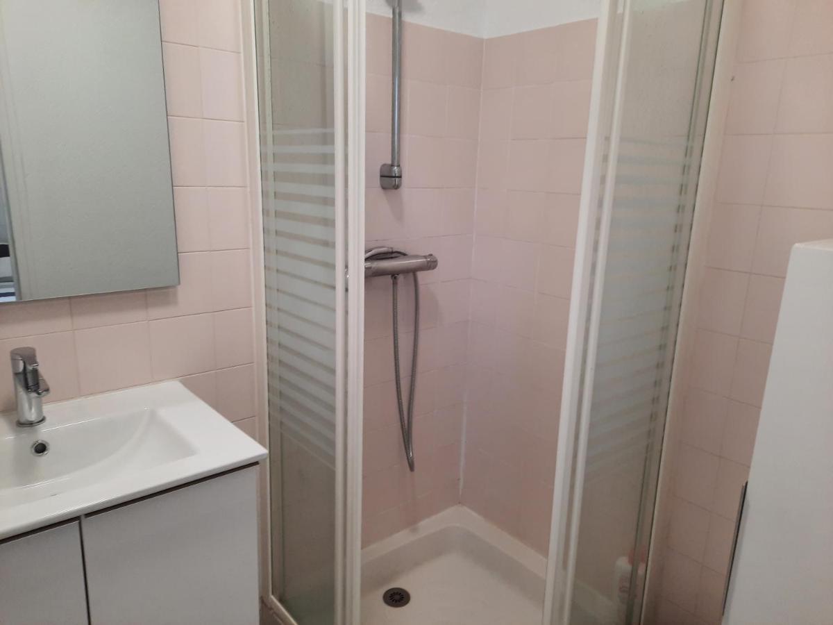 La Poterie - Appartement Avec Balcon Et Parking Prive Quimper Bagian luar foto