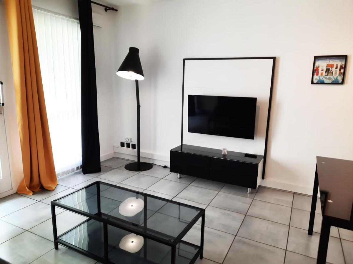 La Poterie - Appartement Avec Balcon Et Parking Prive Quimper Bagian luar foto